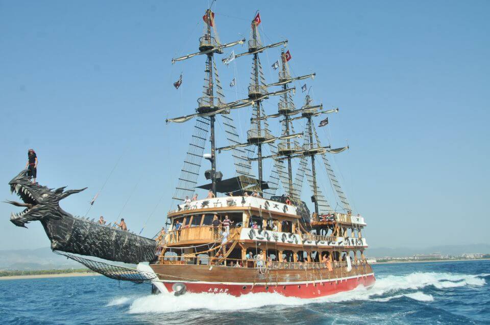 dolphin boat trip in side manavgat
