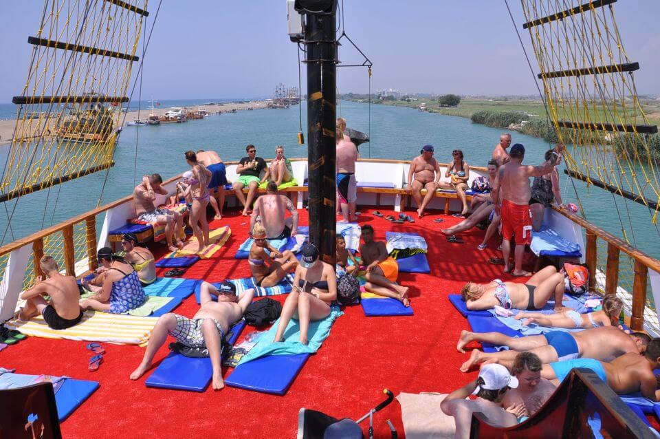 dolphin boat trip in side manavgat
